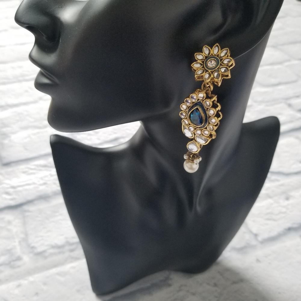 Indian Earrings with Kundan, Stone and Pearl work - Picture 5 of 8
